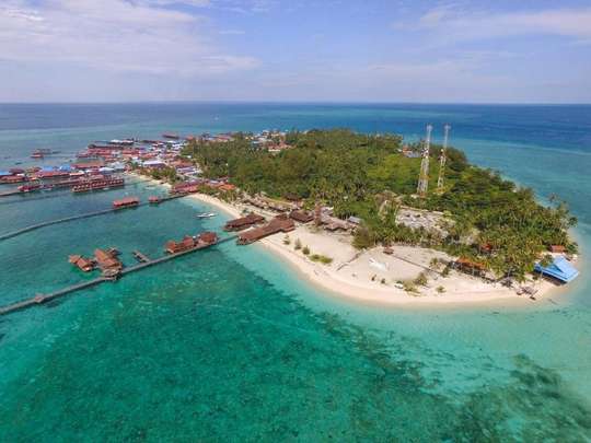 Derawan Island Private Tour 3D2N Start Tarakan