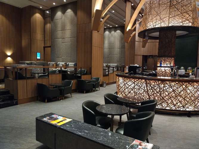 サファイア ラウンジ ジャカルタ、スカルノ・ハッタ国際空港（CGK）、IAS ホスピタリティ提供 2