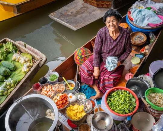 From Bangkok: Railway & Damnoen Saduak Floating Market Tour, 1.429.560 VND