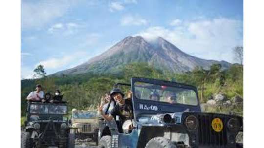 Paket Wisata Jogja 1 Hari Jeep Merapi – Gereja Ayam – Candi Borobudur By Teba Trans Tour