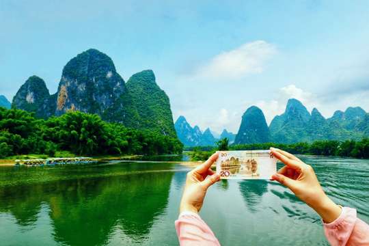 Guilin: Li River Bamboo Raft & Xingping Ancient Town Day Tour, Rp 2.255.654