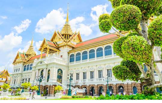 Join tour Bangkok Grand Palace and Emerald Buddha Tour : Meeting point Tha Chang ferry pier