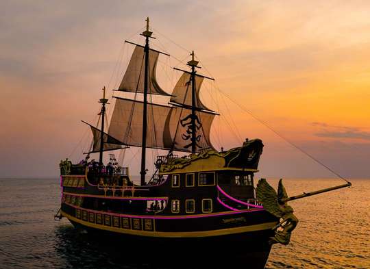 [Join Tour] Lord Black Pearl Pirates Ship Pattaya with Round-Trip Share Transfer