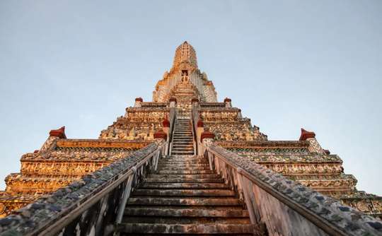 Join Tour Visit Wat Pho and Wat Arun with Local Expert :Meet up point Bus stop opposite the Elefin Café on Maharat Road