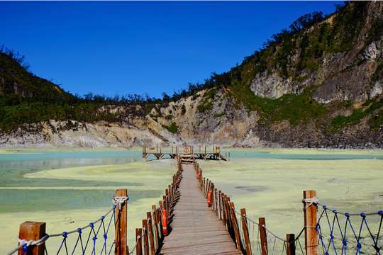 Ciwidey Private Tour: Kawah Putih, Rengganis Suspension Bridge & Tea Plantation, Rp 600.000