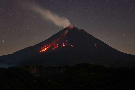 Lava Glow Watching Package from Gubug Arumsari - by Garis Trans