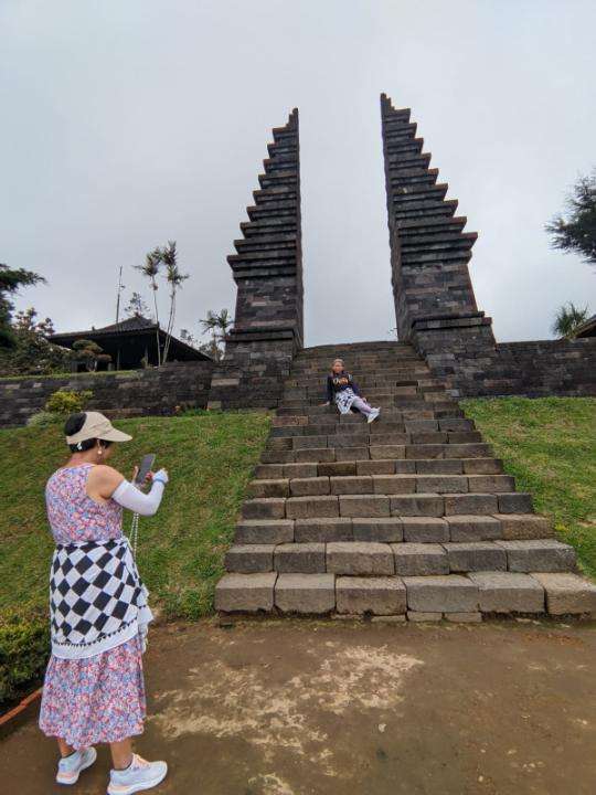1 Day Tour Solo Temple ( Candi Cetho, Candi Sukuh, Shopping Tour ), 645.664 VND
