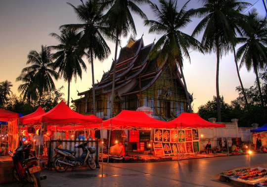 Luang Prabang: Evening Street Eats and Night Market Private Tour