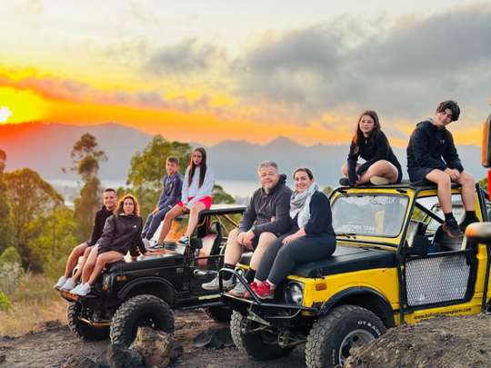 Bali: Tour ngắm bình minh bằng xe jeep trên núi Batur, khám phá bãi đá nham thạch đen và tùy chọn suối nước nóng, 545.495 VND