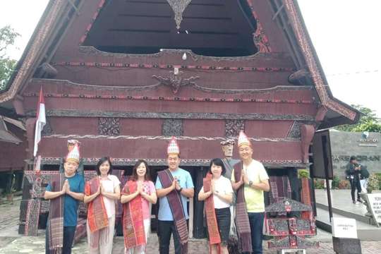 1 Day Tour Medan - Parapat - Danau Toba, Rp 1.046.875