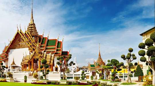 3 iconic temples tours :Join Tour at Grand Palace + Wat Arun + Wat Paknam Include lunch