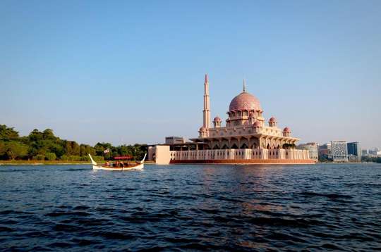 Private Tour: Kuala Lumpur and Putrajaya Highlights in One Day