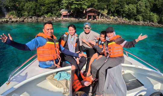 Dolphin Trip Sabang by Exnevia Travel