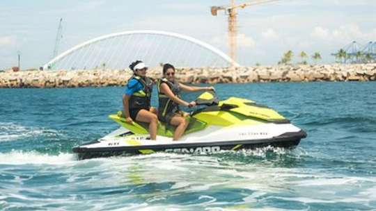 Safari Jet Ski Jelajah Kota di Kota Pelabuhan