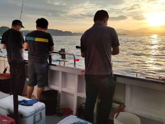 Keelung | Luxury Yacht Sea Fishing + Fresh Seafood Cuisine | Beginners Welcome