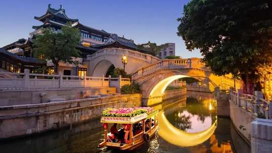 Guangzhou:Liwan Water Town Boat Tour Experience