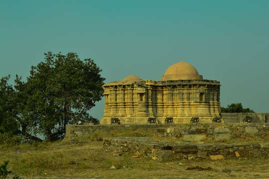 Udaipur to Jodhpur Transfer with Kumbhalgarh Fort, Ranakpur Jain Temple and Jawai Leopard Safari