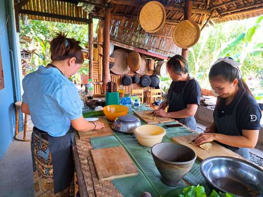Luang Prabang: Private Cultural Experience with Local Cooking and Monk Blessing