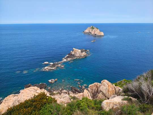 Tour Trọn Ngày Nha Trang: Khám phá Ray Beach, Làng chài Bích Đầm & Ngọn Hải Đăng Hòn Lớn, ₱ 2,858.10