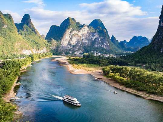 Guilin: Li River Cruise Chinese Ink-themed Cruise Private Trip with Pickup and Dropoff