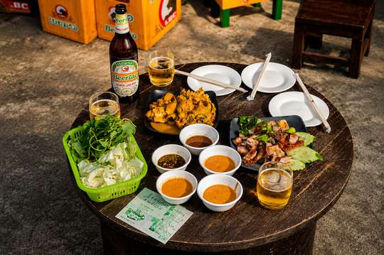 Luang Prabang: Street Food Walking Tour with 15+ Tastings