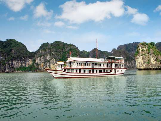 Ninh Binh (Hoa Lu, Tam Coc, Trang An, Mua Cave) and Ha Long Bay - 3D2N/2D1N Tour