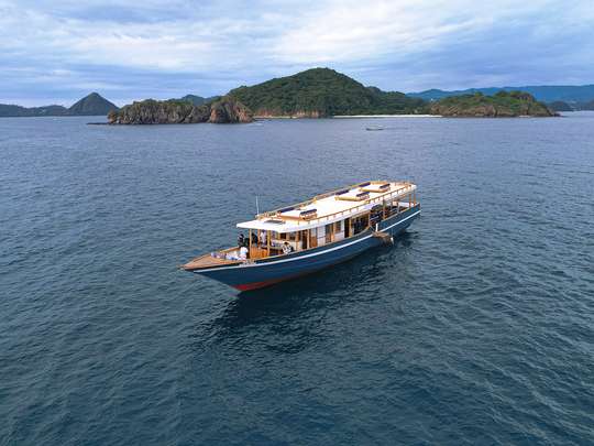 Komodo National Park Island Hopping with Open Deck Boat Tour – Full Day Trip with Orca, 3.155.773 VND