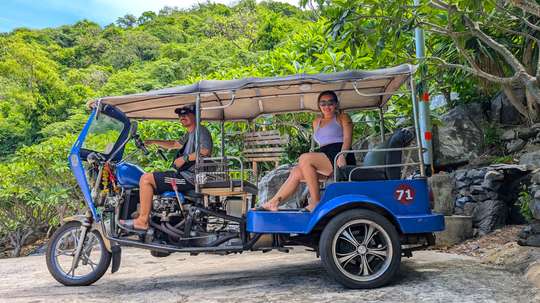 Dari Bangkok: Tur Sehari Pulau Koh Sichang dengan Tur Tuktuk