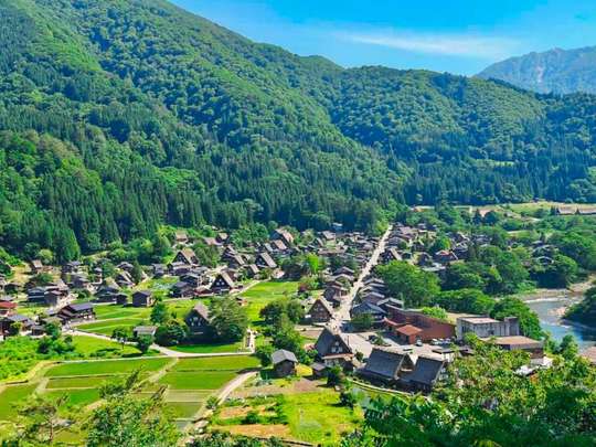 [Shirakawa-go & Kanazawa 2-Day Tour] Shirakawa-go, Takayama, Omi Town Market, Kenrokuen Garden, Kanazawa Castle, Higashi Chaya Street | Departing from Nagoya