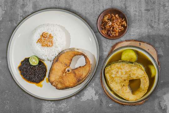 Ikan Goreng Renon (IGOR) X Ayam Betutu Gilimanuk Kedatangan Domestik, Bandara I Gusti Ngurah Rai, Bali, Indonesia, Rp 131.000