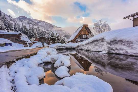 Shirakawa-go & Takayama Day Tour from Kanazawa