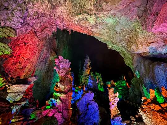 Bama Karst Cave Day Trip, Baimo Cave + Hundred Birds Rock Private Day Trip with Pickup