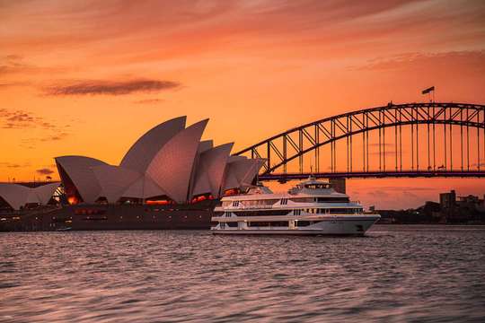 Sunset Dinner Cruise in Sydney by Captain Cook Cruise｜Australia