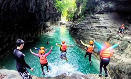 Osmeña Peak Hiking & Kawasan Falls Canyoneering | Cebu, Philippines, Rp 2.449.722