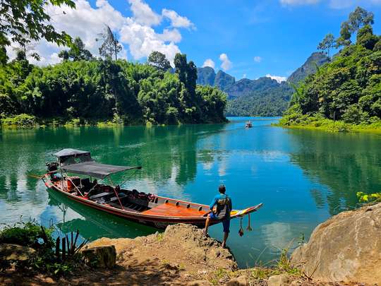 Tour Riêng Bằng Thuyền Đuôi Dài Tại Hồ Cheow Lan (Từ Khao Sok) - 4 Giờ
