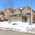 11 Barrow Ave, Bradford, ON