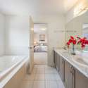 11 Barrow Ave, Bradford, ON