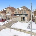 11 Barrow Ave, Bradford, ON