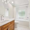 Upper Level En-Suite Bath