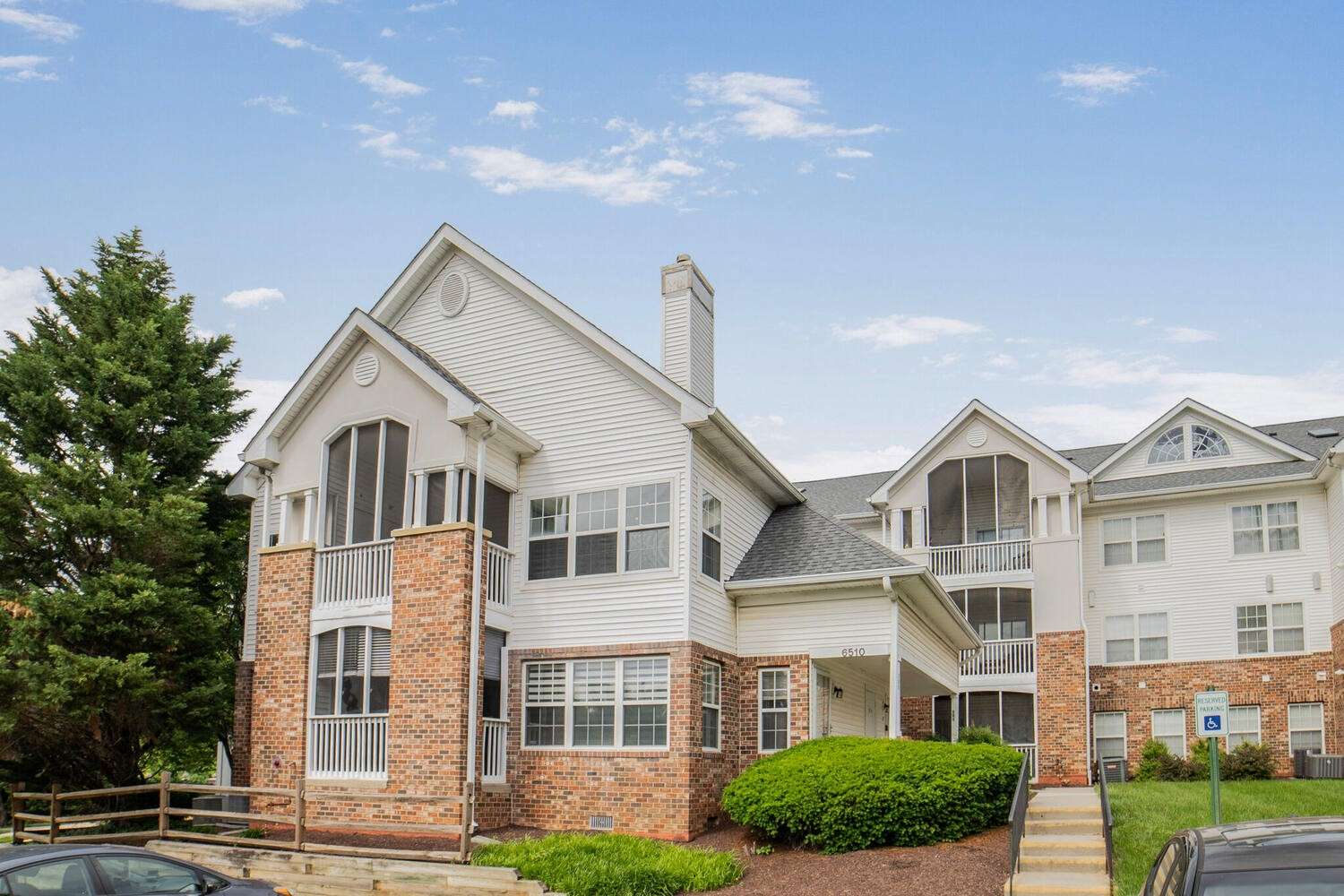 1 of 34. Welcome to 6510 Lake Park Dr. #201