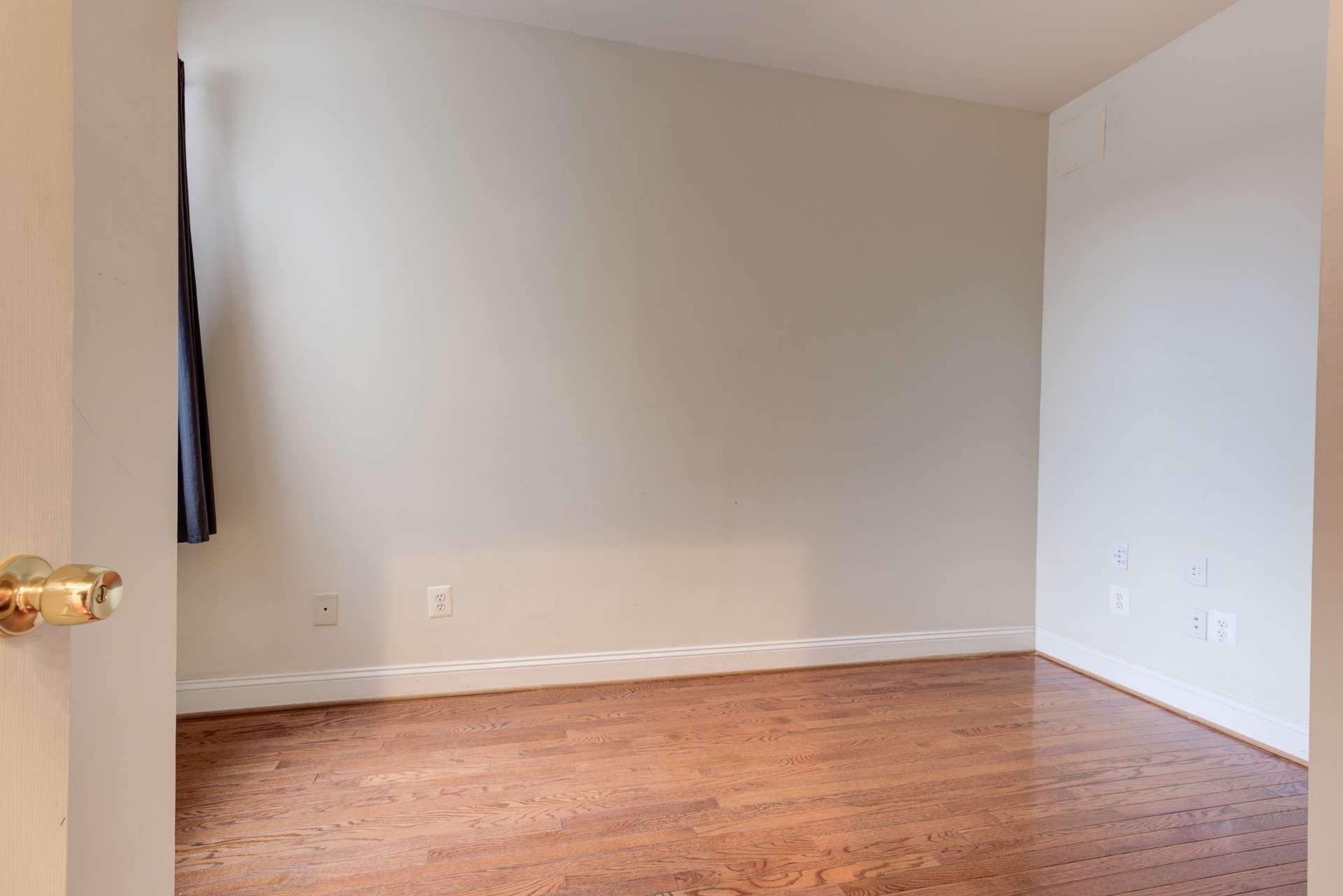 23 of 42. Middle Bedroom