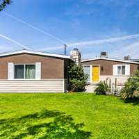 Mid-Century Modern Gem with Endless Potential