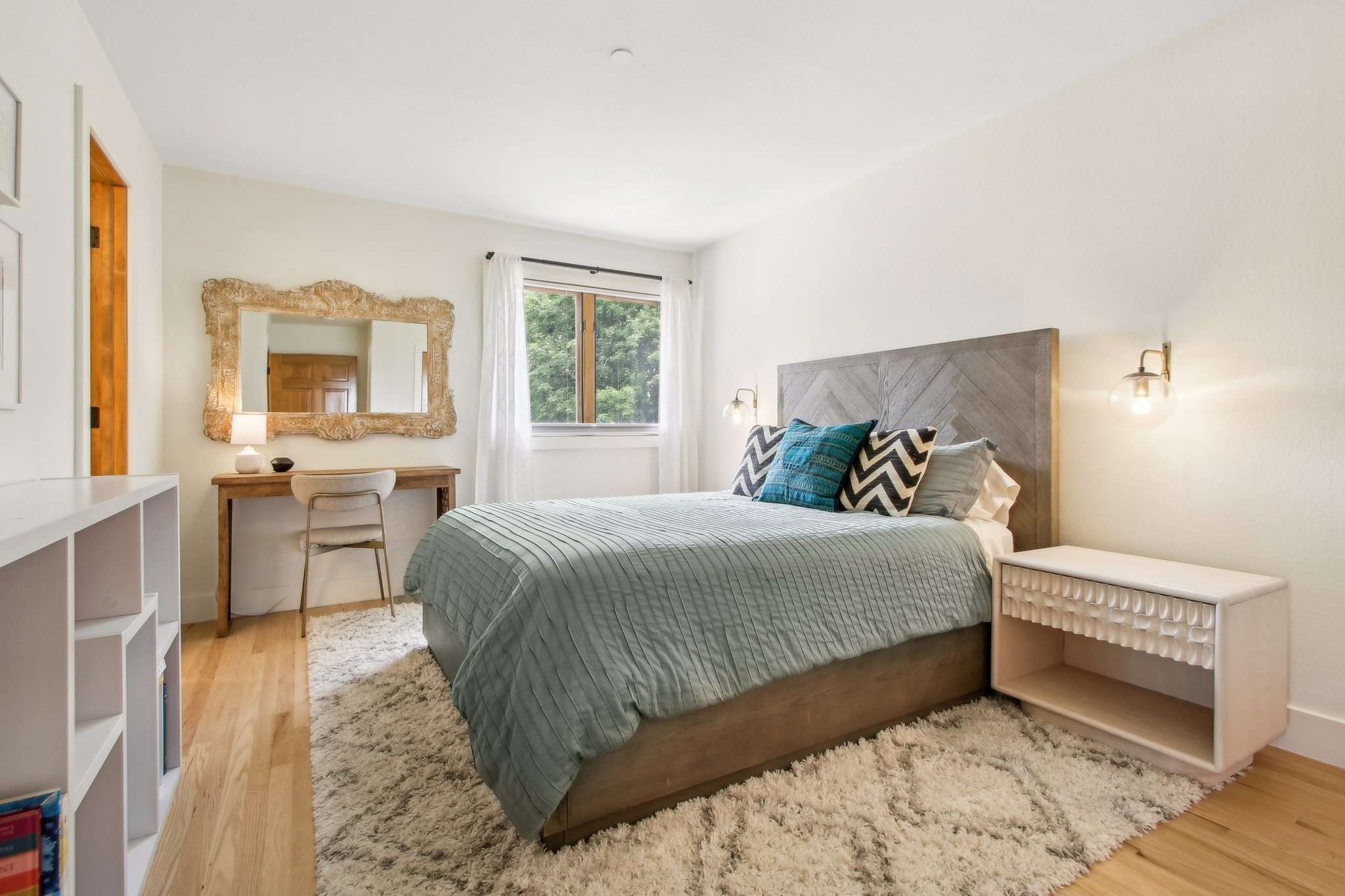 34 of 93. Main Level En-Suite