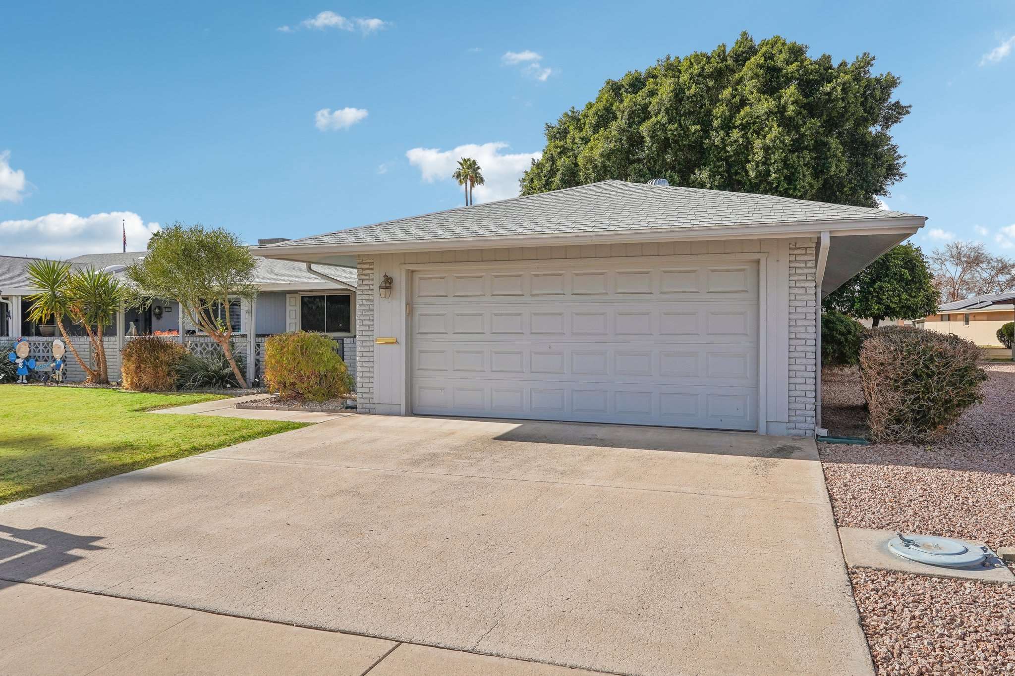 25 of 41. This home features a large driveway and two-car garage, perfect for extra parking. Located in a quiet neighborhood with easy access to Sun City's top-tier amenities and recreation centers.