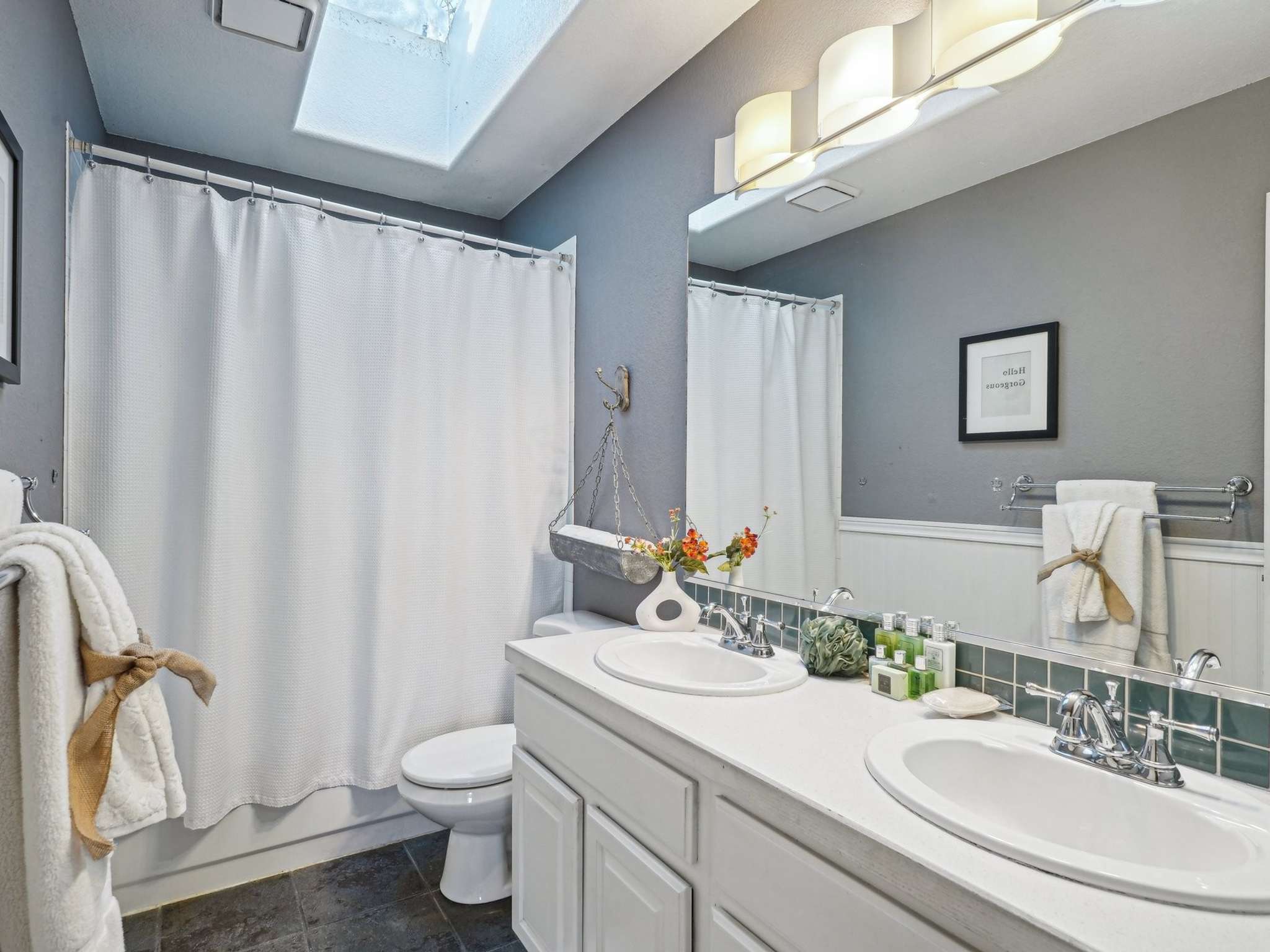 28 of 76. Full Upper Level Bath