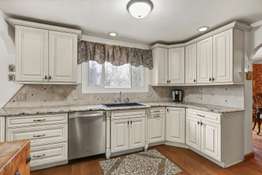 High-End 42 Inch Cabinetry