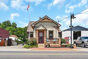 Standalone Commercial Property in Heart of Ball Ground