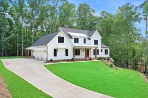 Stunning Modern Farmhouse in Superb Location