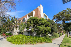 Fashion Square 2-Bedroom, 2-Bath Single Level, Move Right In!