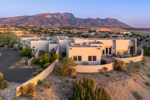 Architectural Masterpiece with Breathtaking Mountain Views – An Entertainer’s Dream in Placitas
